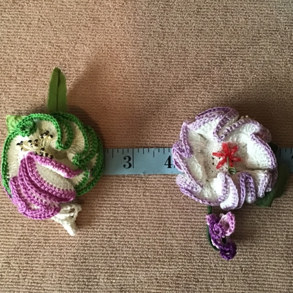 Vintage handmade floral broaches - Picture 4 of 5